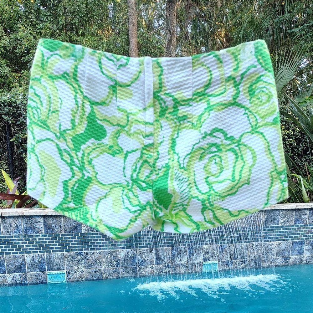 Lilly Pulitzer Green & White Abstract Floral Liza Shorts Crochet Trim Sz 2 - Picture 3 of 8